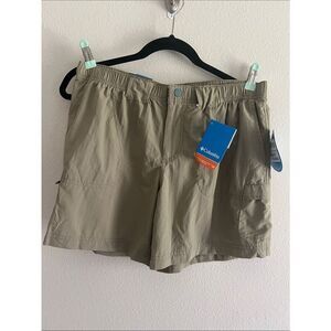 Columbia Omni Shade Cargo Shorts Women’s Medium NWT Hiking Outdoor Khaki